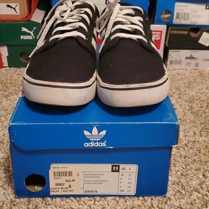 Adidas skating shoes size 6
